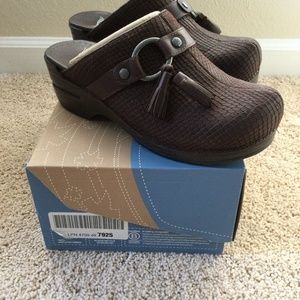 Dansko clog Shandi Snake brown